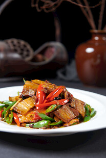 香辣五花肉炒青椒