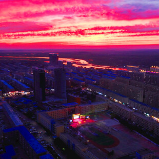 城市绚丽晚霞夜景俯瞰图