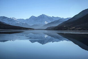 静谧山水间的湖光山色