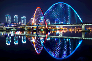 城市夜景桥梁绚丽灯光秀