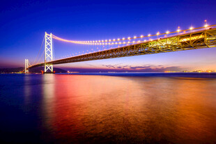 夜幕下的跨海大桥美景