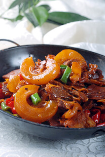 干锅带皮牛肉