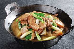 干锅萝卜熬肉