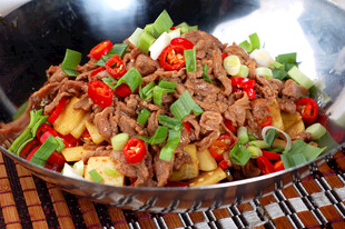 香辣牛肉炒时蔬