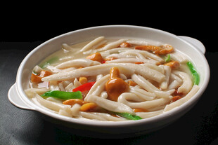 美味菌菇烩乌冬面