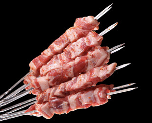 新鲜羊肉串