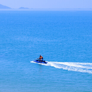 海上摩托艇飞驰