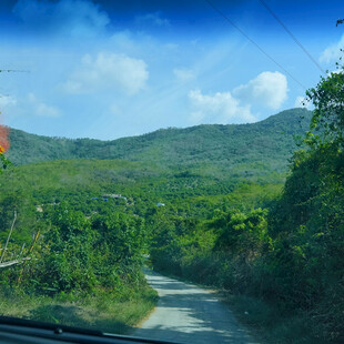 山间蜿蜒小路