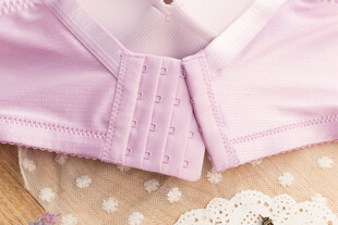 粉色内衣细节特写