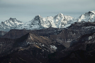 壮丽雪山景观