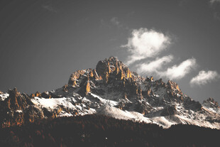 巍峨雪山