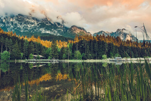 秋日山水湖景美丽风光