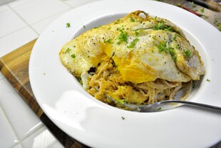 美味煎蛋意面特写