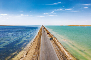 海上公路延伸向远方