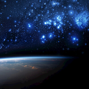 宇宙星空下的地球景观