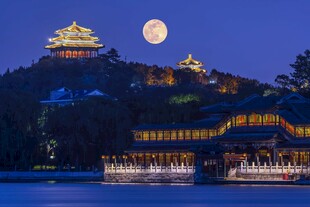 月夜下的古典建筑美景