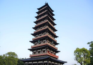 中式古塔飞檐翘角展古韵
