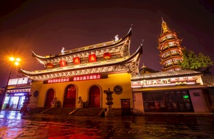 古建夜景 灯火辉煌的楼阁
