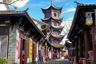 古街古塔相映成趣