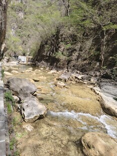 青龙峡 山间溪流潺潺 岩石错落