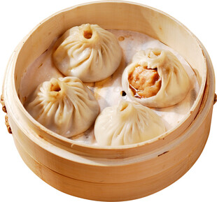 竹制蒸笼里的美味小笼包