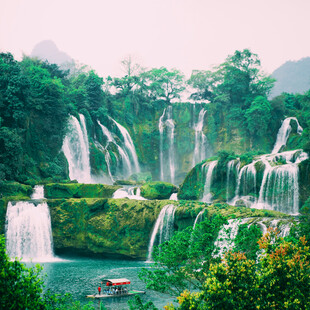 壮丽瀑布群的自然美景