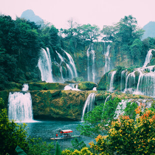 秀丽山水瀑布景观图