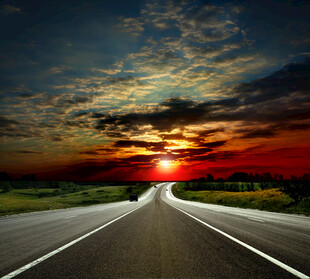 夕阳下的公路美景