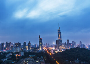 城市璀璨夜景天际线