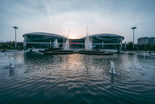 水边现代建筑景观