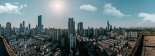 城市天际线阳光下的繁华