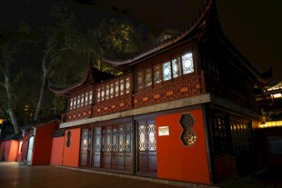 古建夜景红墙楼阁韵味浓