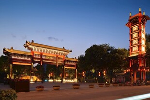 古牌坊夜景灯火璀璨