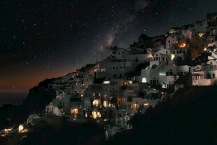 山间村落夜景