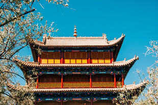 中式古建筑塔楼蓝天景色