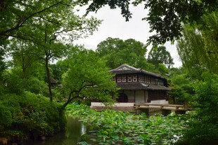 中式园林湖畔古雅建筑