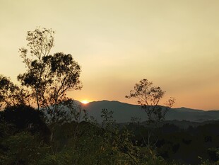 黄昏山林美景