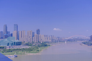 城市河畔高楼景观