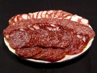 美味腊肠切片摆盘展示