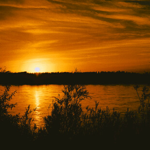 湖畔夕阳美景
