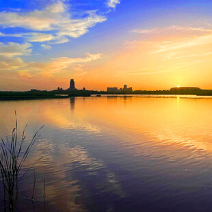 湖畔日落美景