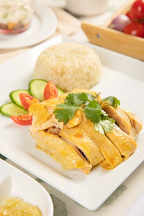 美味白切鸡配米饭与小菜