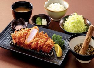 日式炸猪排套餐美食展示