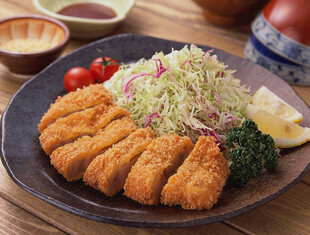 日式炸猪排套餐美味诱人