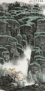 水墨山水间的瀑布景观