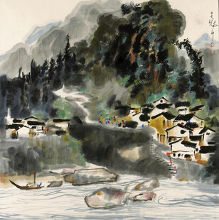 水墨山水间的灵动鱼群
