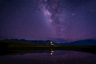 银河星空下的露营