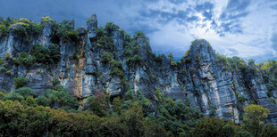 壮丽山峦景观