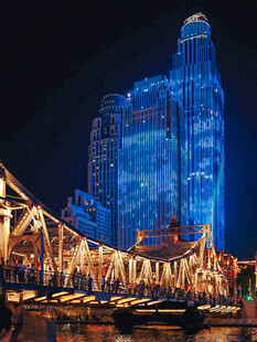 璀璨夜景下的城市标志性建筑