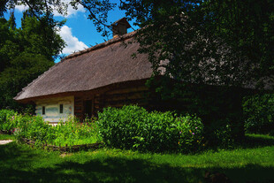 乡村小屋的静谧美景